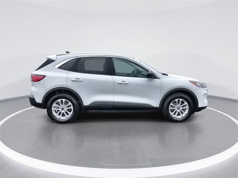 Used 2022 Ford Escape SE image 9