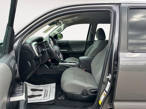 Used 2022 Toyota Tacoma SR5 RWD image 9