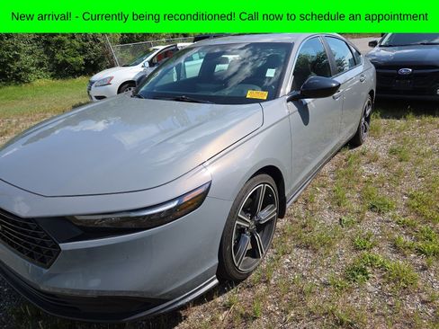 Used 2025 Honda Accord Sport image 2