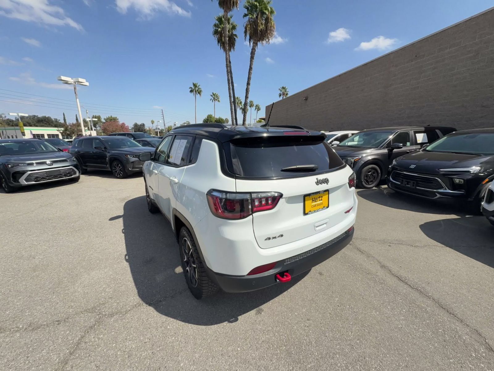 Used 2025 Jeep Compass Trailhawk AWD/4WD image 10