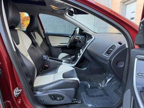 Used 2017 Volvo XC60 T5 Dynamic w/ Preferred Option Package image 21