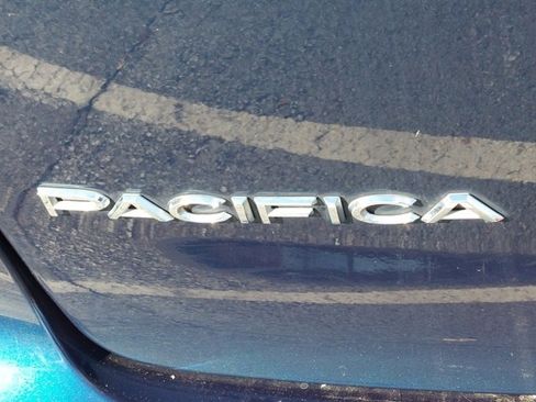 Used 2022 Chrysler Pacifica Touring-L image 37