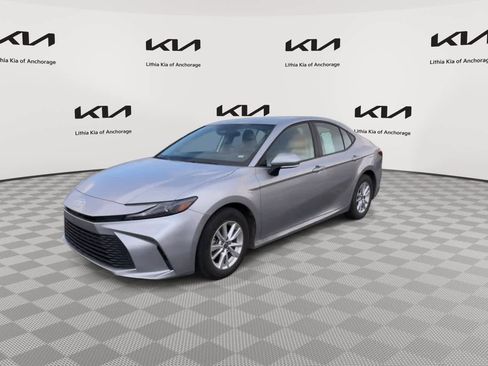 Used 2025 Toyota Camry LE image 4