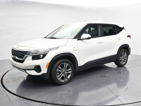 Used 2022 Kia Seltos LX AWD/4WD image 4