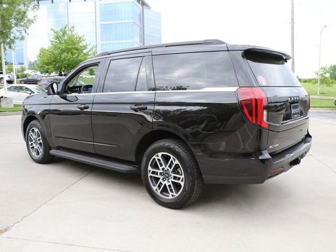 Used 2025 Ford Expedition Active AWD/4WD image 4
