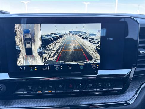 Used 2025 Chevrolet Silverado 2500 ZR2 w/ Technology Package image 24