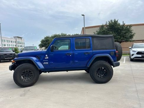 Used 2018 Jeep Wrangler Unlimited Sahara AWD/4WD image 5