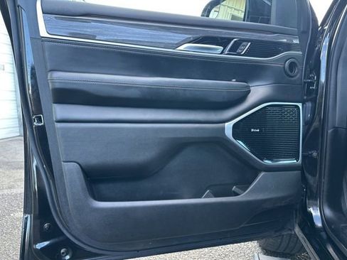 Used 2022 Jeep Wagoneer Series III w/ Premium Group I image 23