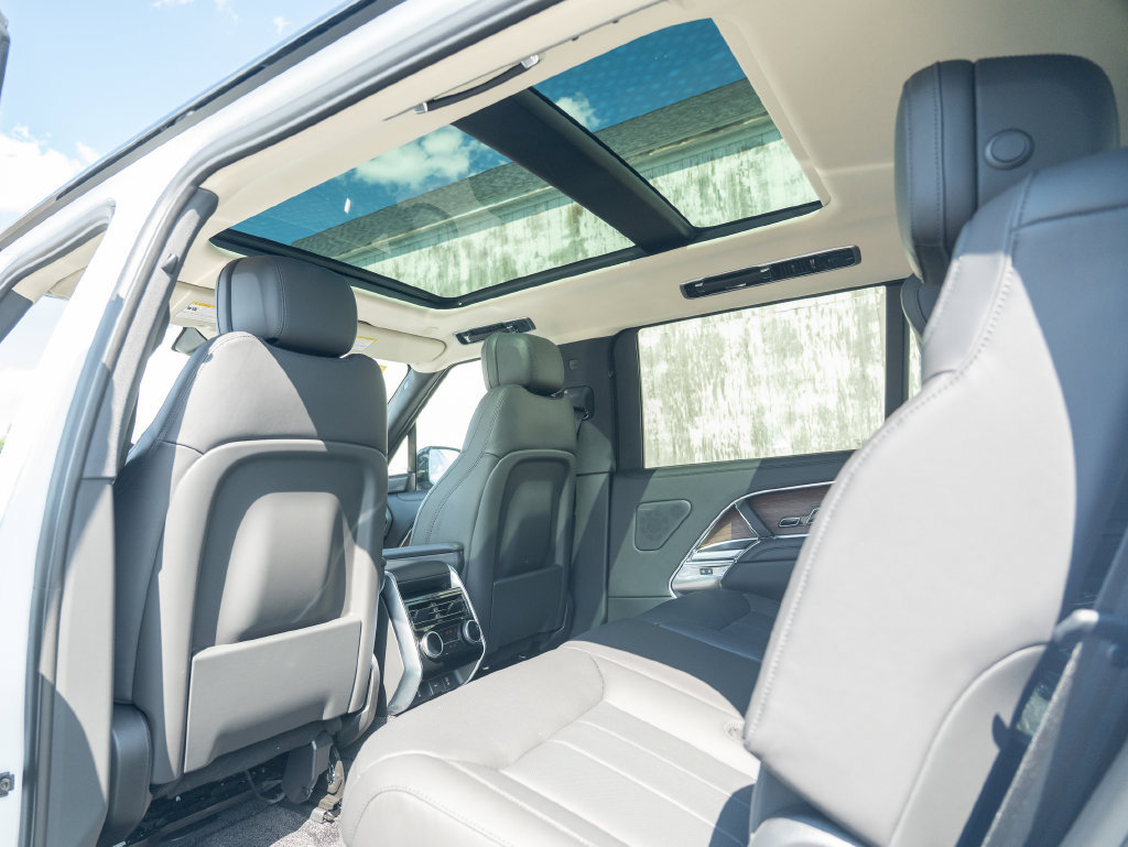 New 2026 Land Rover Range Rover Long Wheelbase SE AWD/4WD image 21