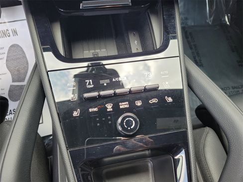 Used 2025 Porsche Cayenne Base image 34