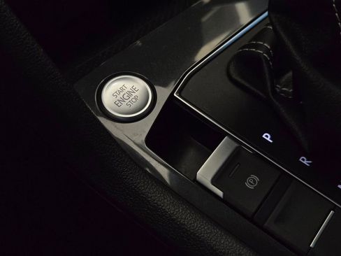 Used 2021 Volkswagen Tiguan SE w/ Panoramic Sunroof Package image 20