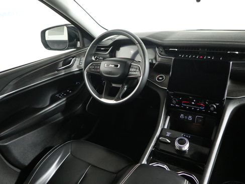 Used 2023 Jeep Grand Cherokee Limited w/ Black Appearance Package AWD/4WD image 15