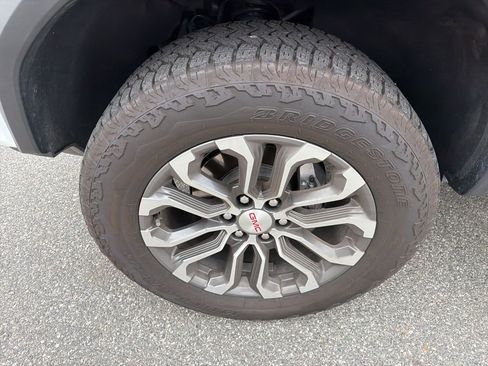 Used 2024 GMC Canyon Denali image 11