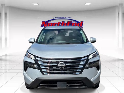 Used 2024 Nissan Rogue SV AWD/4WD image 2