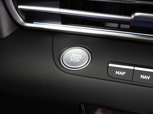 Used 2024 Hyundai Elantra Blue image 14