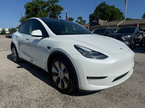 Used 2023 Tesla Model Y Long Range AWD/4WD image 1