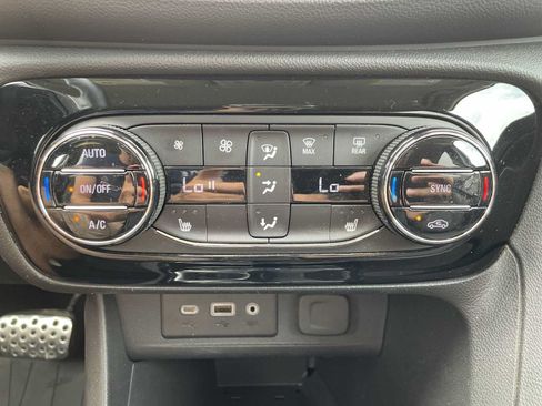 Used 2023 Buick Encore GX Select w/ Sport Touring Package AWD/4WD image 18