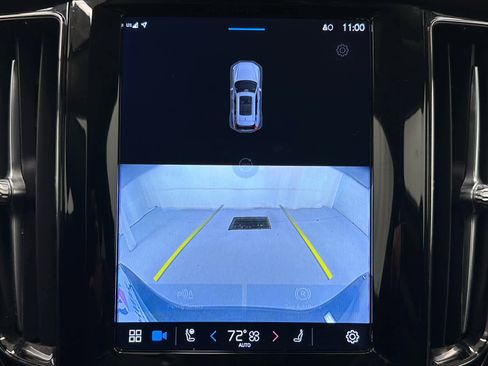 Used 2023 Volvo XC60 B5 Plus image 34