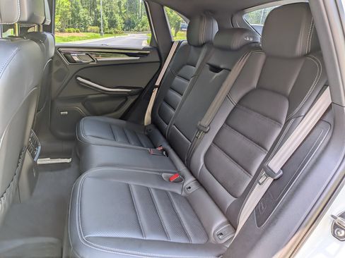 Certified 2025 Porsche Macan S AWD/4WD image 19
