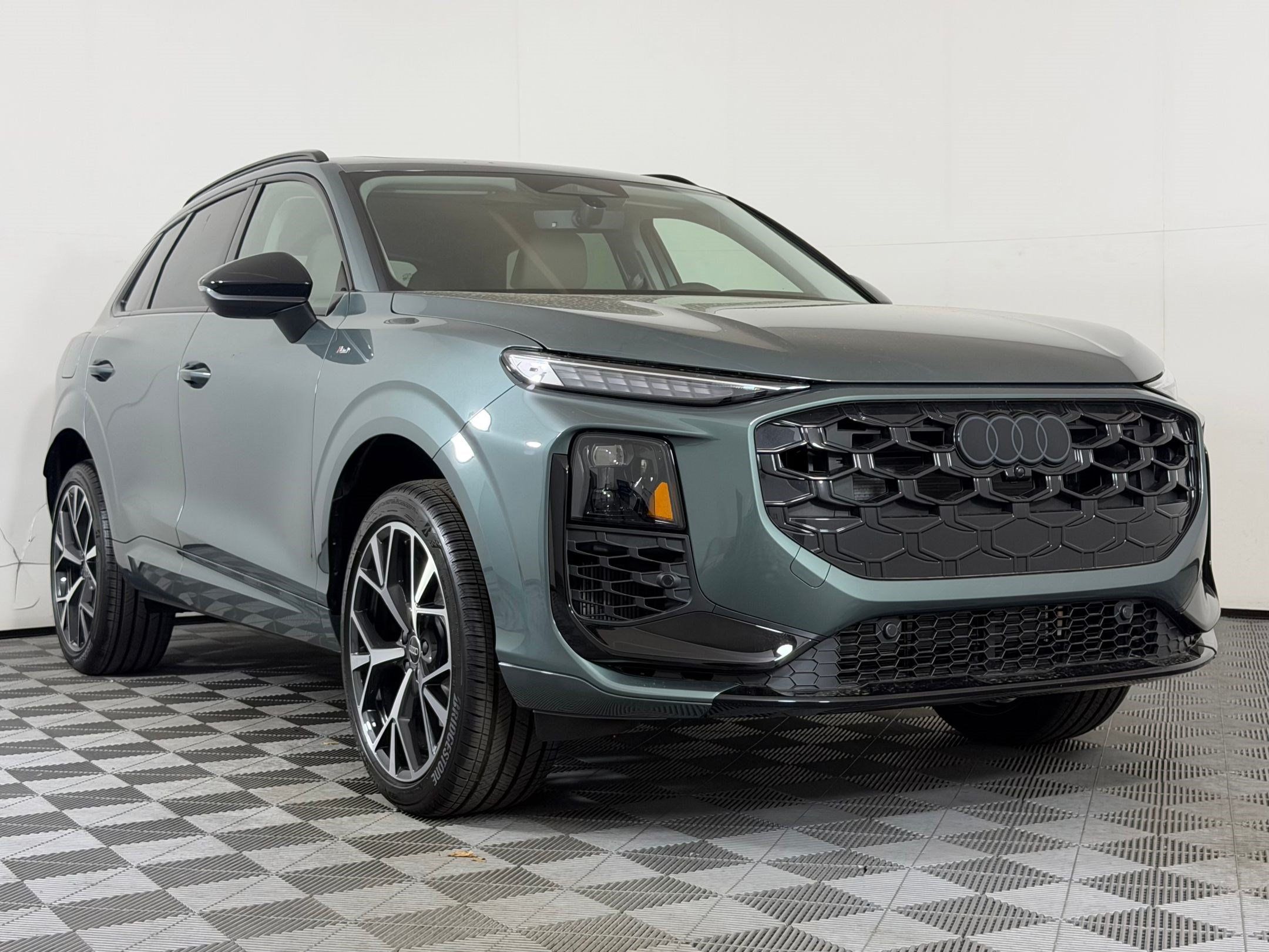 New 2026 Audi Q3 quattro 2.0T AWD/4WD image 7