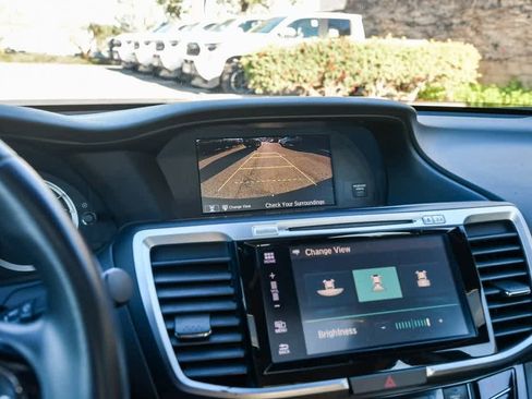 Used 2016 Honda Accord Touring image 22