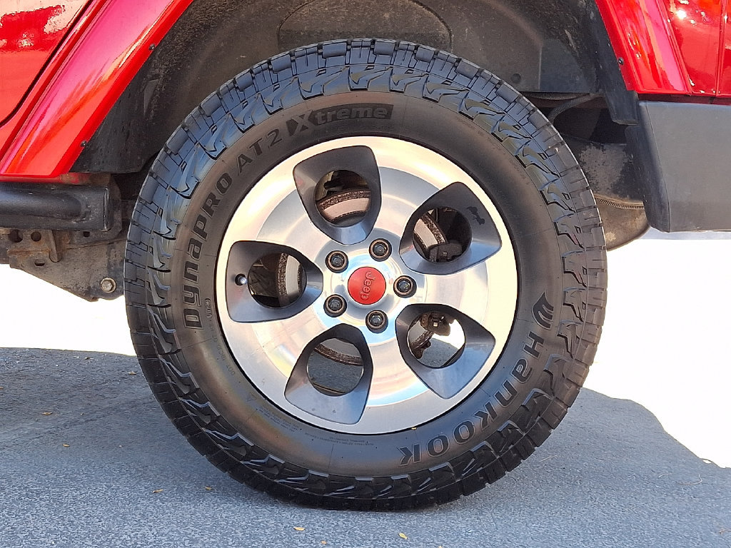 Used 2015 Jeep Wrangler Unlimited Sahara w/ Dual Top Group AWD/4WD image 9