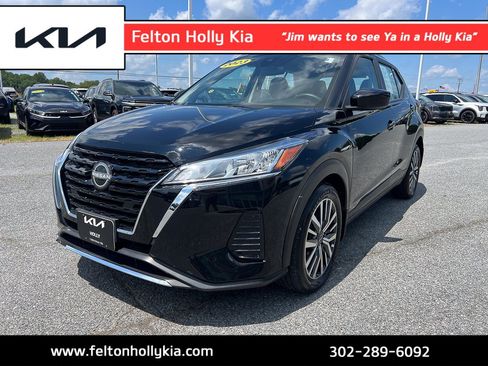 Used 2023 Nissan Kicks SV FWD image 1