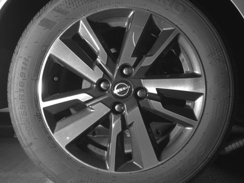 Used 2025 Nissan Versa SV FWD image 18