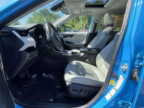 Used 2021 Toyota RAV4 XLE Premium AWD/4WD image 19