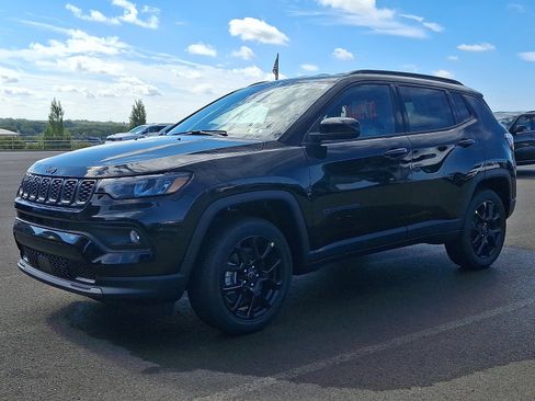 New 2026 Jeep Compass Latitude image 2