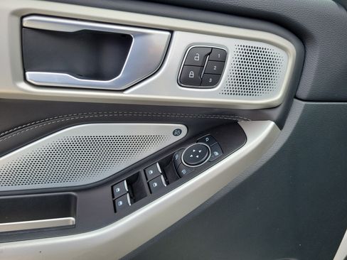 Used 2023 Ford Explorer Limited w/ Limited Technology Package RWD image 29