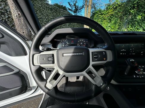 Used 2023 Land Rover Defender 110 S image 10