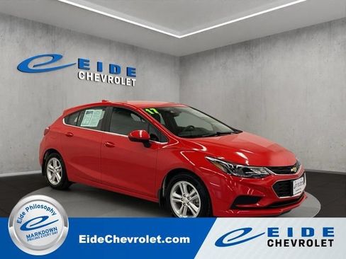 Used 2017 Chevrolet Cruze LT w/ Convenience Package FWD image 1