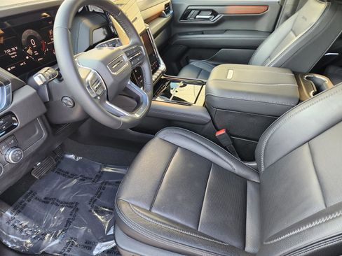Used 2026 GMC Yukon Denali w/ Sun & Power Step Package AWD/4WD image 7