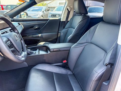 Used 2025 Lexus ES 300h w/ Premium Package FWD image 16