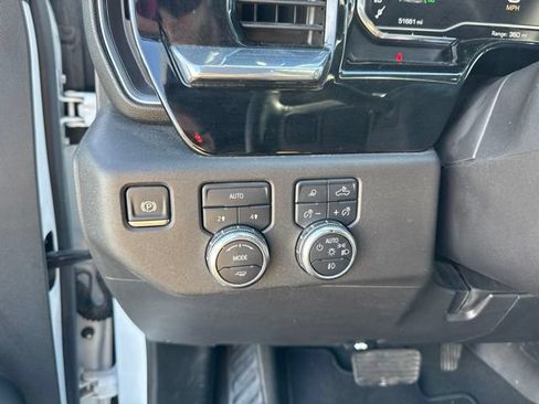 Used 2025 GMC Sierra 1500 SLT AWD/4WD image 22