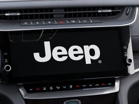 New 2026 Jeep Grand Cherokee Altitude AWD/4WD image 18