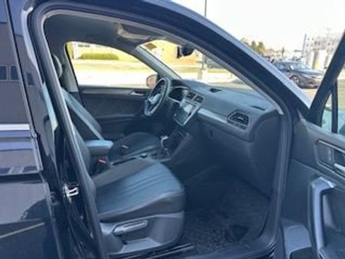 Used 2022 Volkswagen Tiguan SE image 14