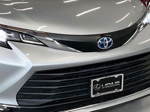 Used 2021 Toyota Sienna XLE image 34