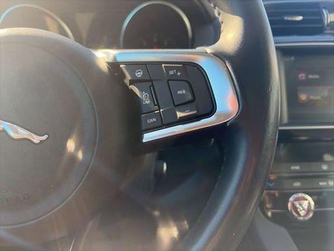 Used 2018 Jaguar F-PACE Prestige image 18