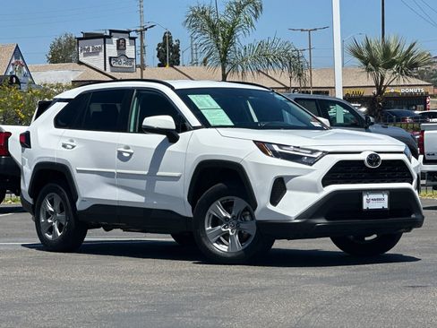 Used 2025 Toyota RAV4 XLE AWD/4WD image 8