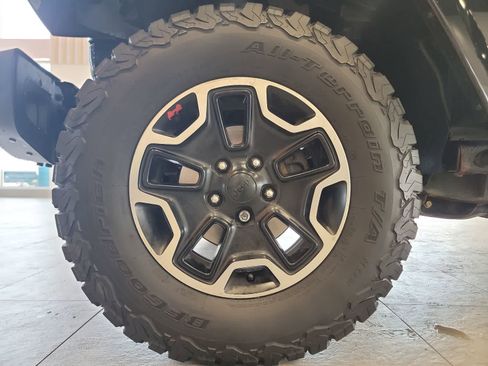 Used 2015 Jeep Wrangler Rubicon AWD/4WD image 12