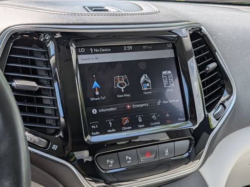 Used 2019 Jeep Cherokee Limited w/ Luxury Group AWD/4WD image 22