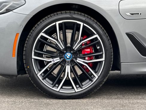 Certified 2023 BMW 530e w/ M Sport Package image 34