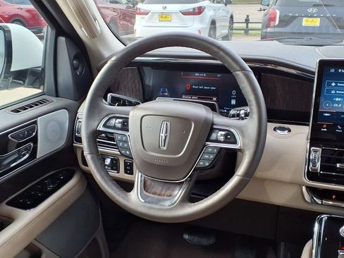 Certified 2023 Lincoln Navigator Reserve AWD/4WD image 8