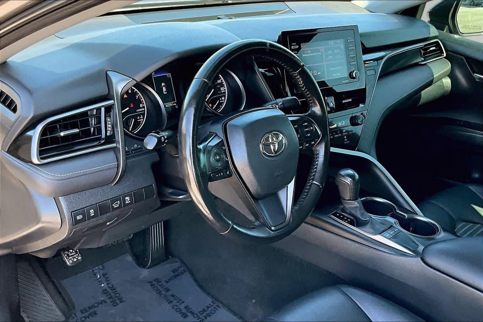 Used 2023 Toyota Camry SE FWD image 16