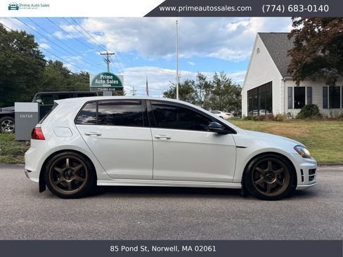 Used 2017 Volkswagen Golf 4-Door AWD/4WD image 10