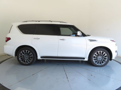 Used 2023 Nissan Armada Platinum w/ Captain's Chairs Package RWD image 2