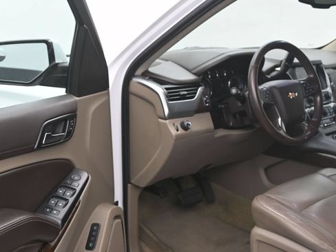 Used 2018 Chevrolet Suburban LT RWD image 11