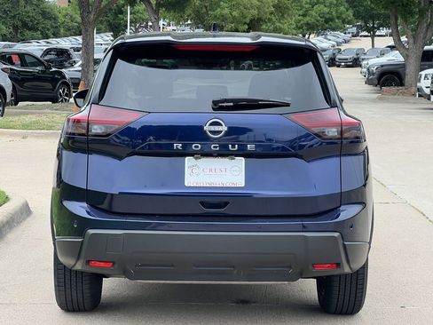 Certified 2025 Nissan Rogue SV FWD image 5